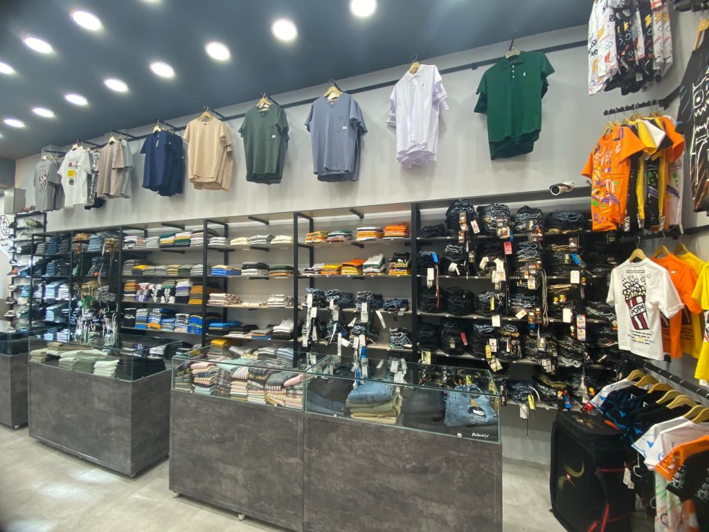 دکور مغازه پوشاک